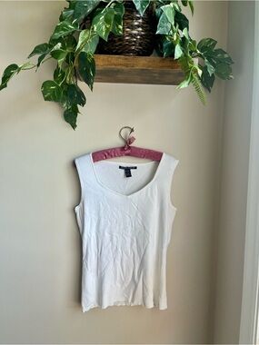 Scott Taylor New York White V-Neck Sleeveless Tank Top